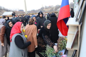 МУЖЧИНЫ УМИРАЮТ, ЕСЛИ НУЖНО,  И ПОТОМУ ЖИВУТ В ВЕКАХ ОНИ.