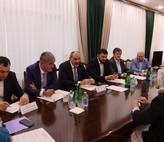 Яхья Бучаев провел прием граждан в Буйнакске