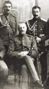 Наместник на Кавказе Илларион Ворнцов-Дашков (сидит)