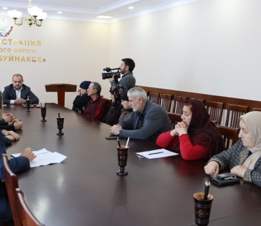 Махач Абдулмуслимов вручил родственникам погибших участников СВО ордена Мужества