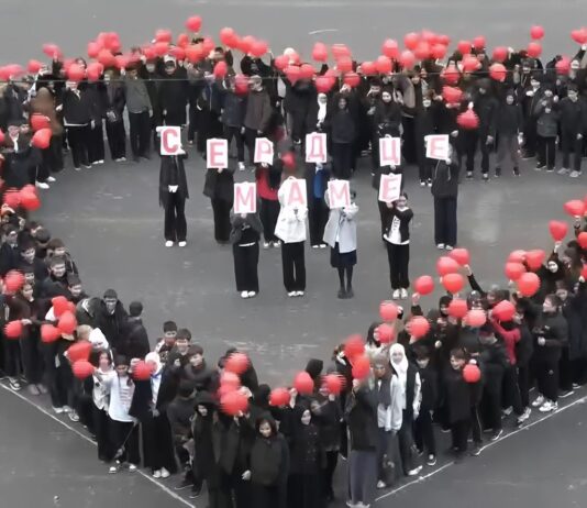 «СЕРДЦЕ — МАМЕ!»