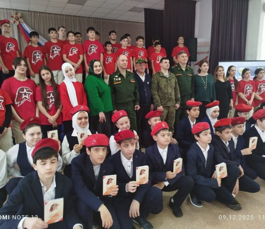 ПОЛКУ ЮНАРМЕЙЦЕВ ГОРОДА ПРИБЫЛО