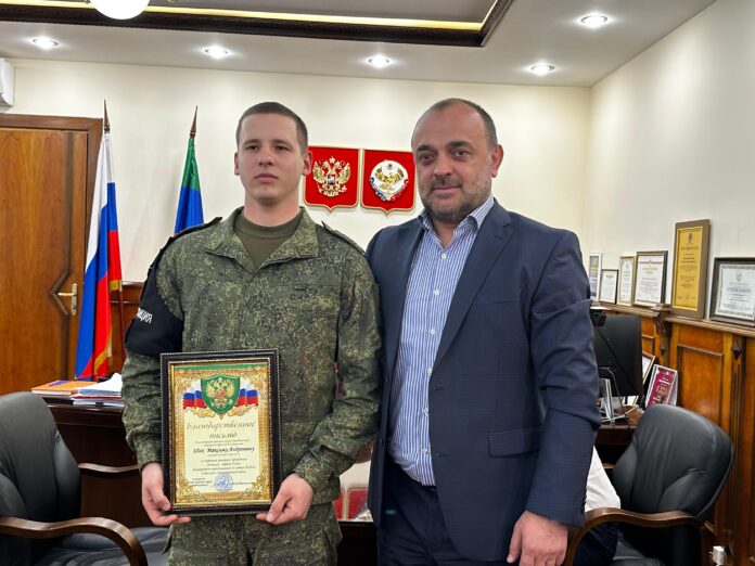 Награждение ведущего Шах