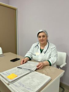 О ТЕХ, КТО ЛЕЧИТ ВЗРОСЛЫХ И ДЕТЕЙ